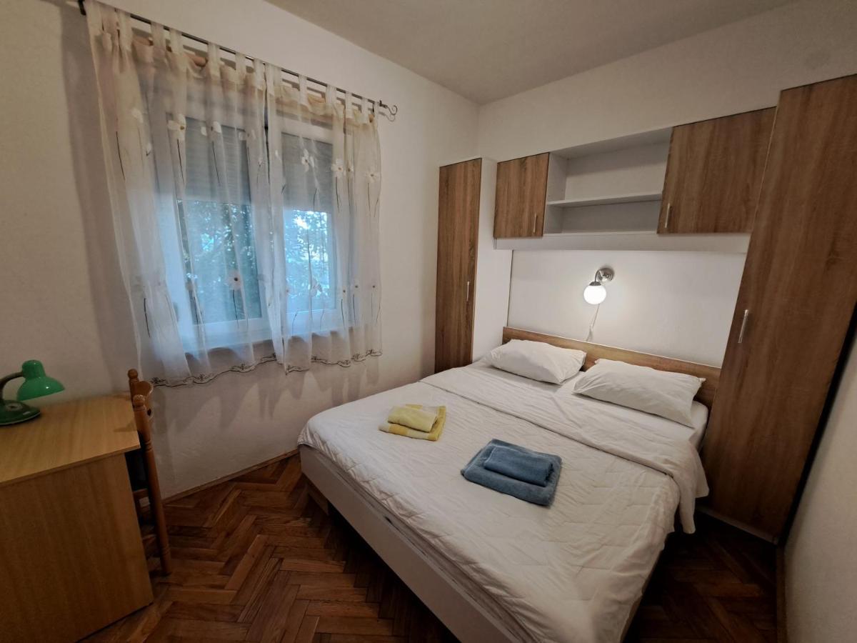 Apartments Sersic Baska Esterno foto