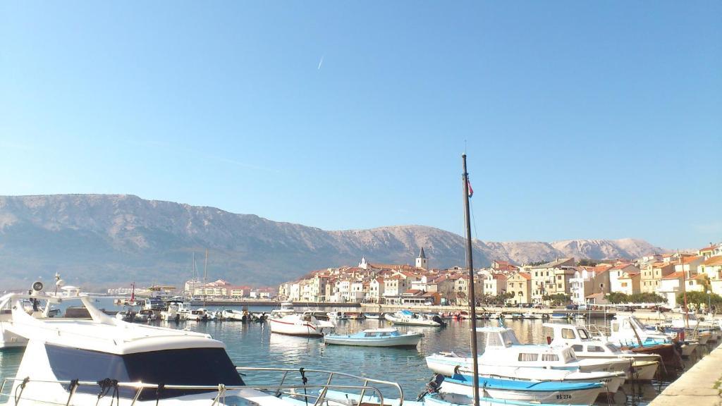 Apartments Sersic Baska Esterno foto
